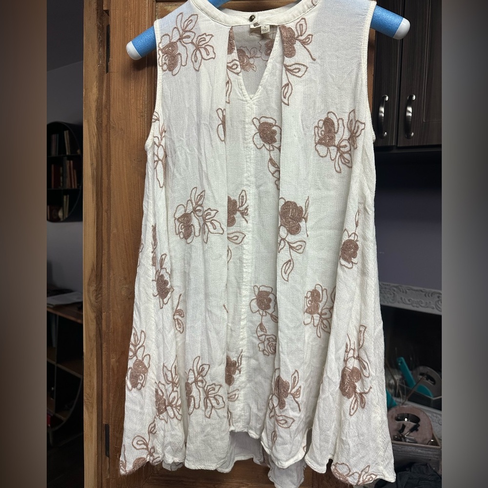 Umgee sleeveless keyhole boho floral flowing tunic top